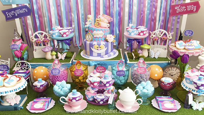 Featured image of post Alice In Wonderland Dessert Ideas Serve currant cakes and jam tarts on alice in wonderland dessert plates